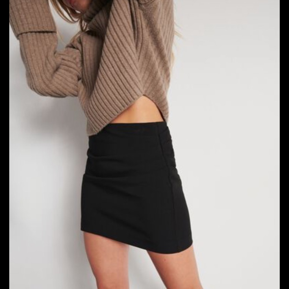 DYNAMITE Classic black mini skirt size small - Picture 8 of 8